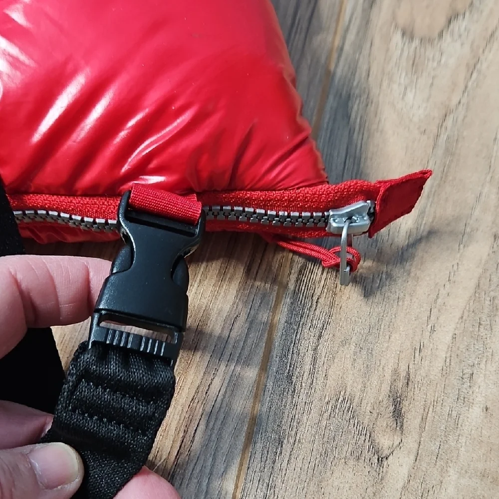 ISkin Summit 15 Q.West Vibrant Red Quilted Puffer Laptop Bag